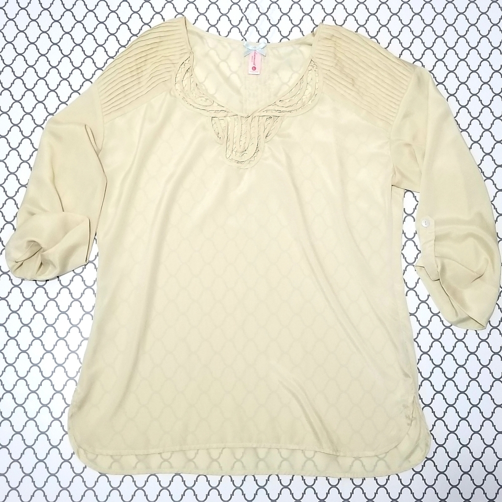 Women L Roll Tab 3/4 Sleeves Lace Neckline Blouse